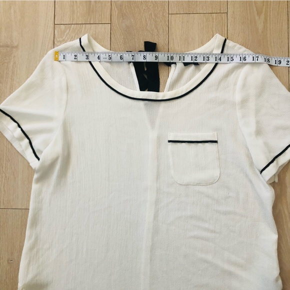 RW&CO. Pocket Short Sleeve Blouse in White & Black Size L - Picture 2 of 10